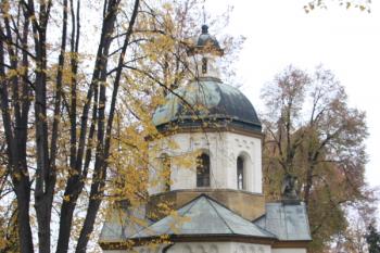 Hřbitovní kaple od jihozápadu ( © Ivan Grisa 10/2009)