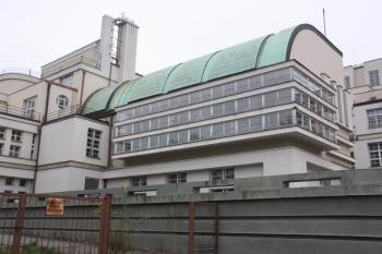 Tělocvična od západu ( © Ivan Grisa 10/2009)