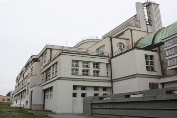 Západní fasáda školy ( © Ivan Grisa 10/2009)