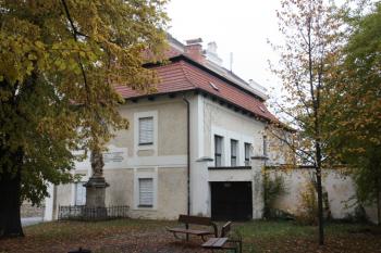 Bratrská škola od jihovýchodu ( © Ivan Grisa 10/2009)