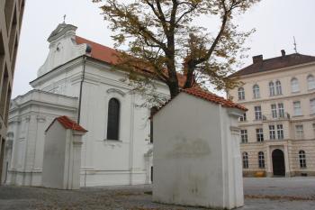 Kostel svatého Bonaventury od jihovýchodu ( © Ivan Grisa 10/2009)