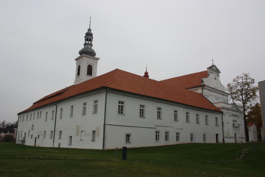 klášter minoritů/piaristů s kostelem sv. Bonaventury