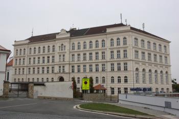 Někdejší piaristický konvikt od východu ( © Ivan Grisa 10/2009)