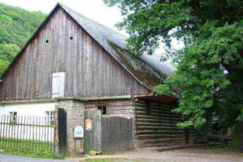 Hamousův statek (Zbečno) (© Petr Pokorný 2004)