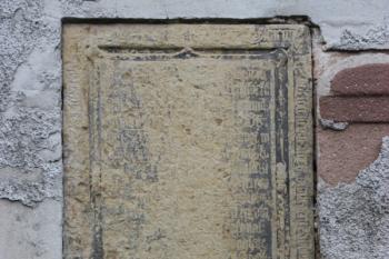 Náhrobek rodiny Šterczů na jižní stěně bývalého kostela ( © Ivan Grisa 10/2009)
