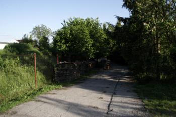 Vnitří val předhradí na západě hradiště ( © Iva Spurná 16.5.2009)