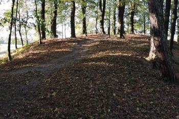 panorama mohutného čelního valu ( © Jan P. Štěpánek 10/2015)
