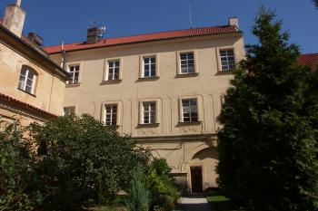 dvorní trakt kláštera ( © Milan Caha 09/2008)
