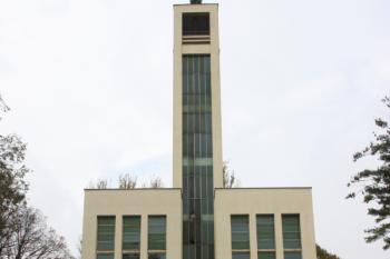 Hlavní (východní) průčelí ( © Ivan Grisa 11/2009)