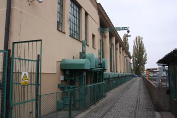 Návodní strana elektrárny ( © Ivan Grisa 11/2009)
