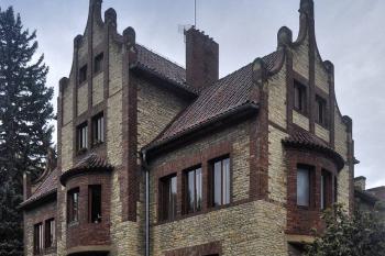 Vila Kouřimka od východu. (© Radovan Smokoň 9/2014)
