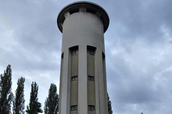 Vodojem od jihu. (© Radovan Smokoň 9/2014)