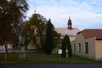 Pohled z jihu, vpravo sál hostince (© Prudký Martin, 10/2009)