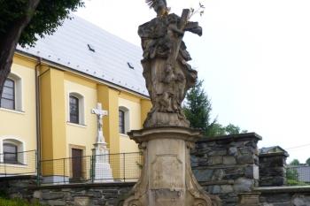 kostel sv. Vavřince (© František Kinař, 08/2014)