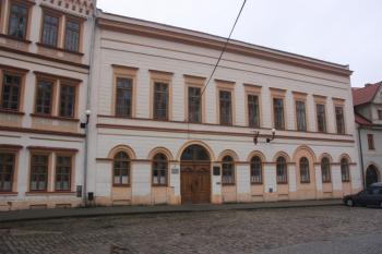 Bývalá budova krajského úřadu ( © Ivan Grisa 11/2009)