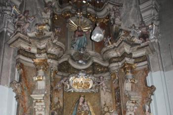 Pravý boční oltář s Pannou Marií Loketskou ( © Ivan Grisa 11/2009)