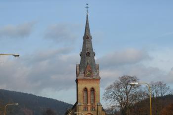jižní průčelí kostela ( © Milan Caha 11/2009)