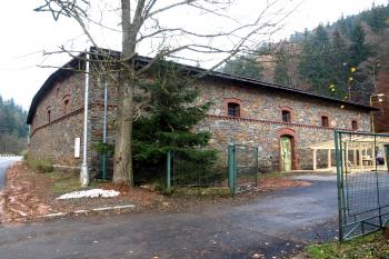 sklad lnu z 19. století ( © Milan Caha 11/2009)