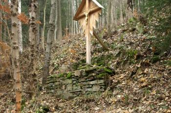 kříž nad křížovou cestou ( © Milan Caha 11/2009)