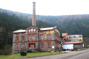 továrna od jihu ( © Milan Caha 11/2009)
