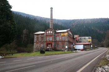 továrna od jihu ( © Milan Caha 11/2009)