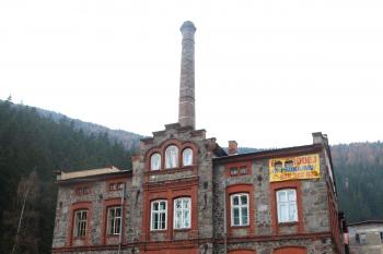 továrna od jihu ( © Milan Caha 11/2009)