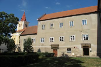 západní křídlo zámku (© D Dohňanský, 08/2018)