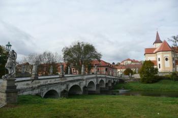pohled ke kostelu (© David Hamza, 10/2009)