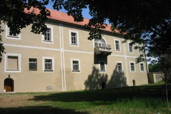 jz.strana zámku (© D Dohňanský, 7/2014)