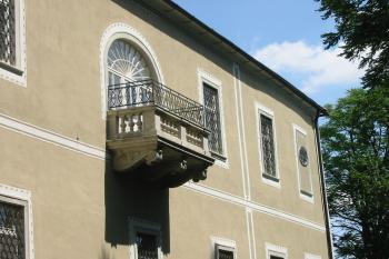 detail zámeckého balkonu v jz.křídle (© D Dohňanský, 7/2014)