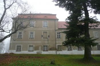 boční fasáda (© David Hamza, 11/2009)
