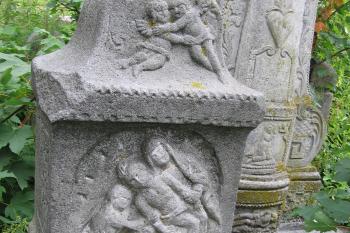 Oplakávání , v pozadí Boží hrob. (© Jan Pížl, 08/2007)