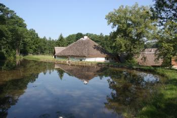 Mlýn přes rybník ( © Ivan Grisa 07/2010)