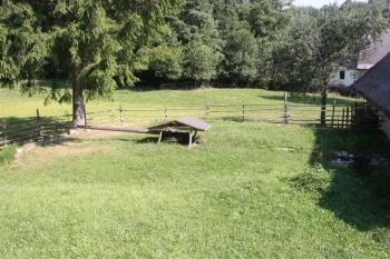 Žentour za stodolou ( © Ivan Grisa 07/2010)
