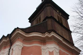 Hlavní průčelí a věž od jihozápadu ( © Ivan Grisa 11/2009)