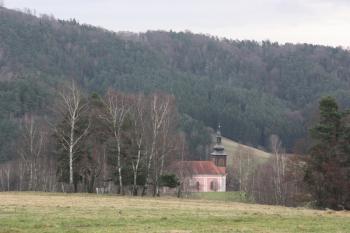 Kostel z louky pod Růžovským vrchem ( © Ivan Grisa 11/2009)
