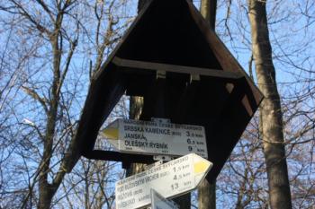 Rozcestník odbočky k vrcholu ( © Ivan Grisa 11/2009)