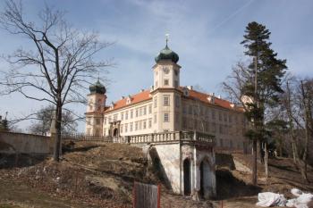 Zámek a zbytky parku od jihovýchodu ( © Ivan Grisa 03/2011)
