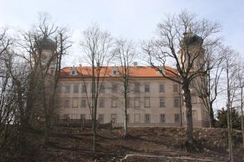 Zámek od východu ( © Ivan Grisa 03/2011)