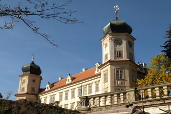 zámek od jihovýchodu ( © Milan Caha 10/2008)