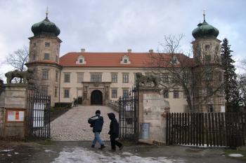 Zámek od jihu ( © Ivan Grisa 02/2005)