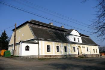 chlebovické fojtství od jihovýchodu ( © Jan P. Štěpánek 04/2009)