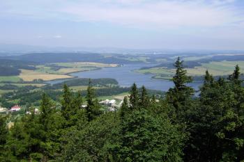 výhled z rozhledny na Slezskou Hartu (© Zuzana Holasová, 08/2009)