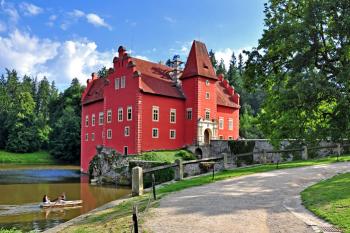 Červená lhota (© Anton Fedorenko, 08/2011)