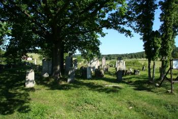 Část hřbitova blíže městu (© Petr Nožička, 6/2009)