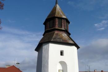 zvonička na návsi obce Olšovec ( © Jan P. Štěpánek 11/2009)