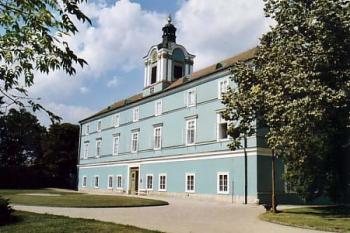 Zahradní průčelí (© Jiří Cukr 08/2003)