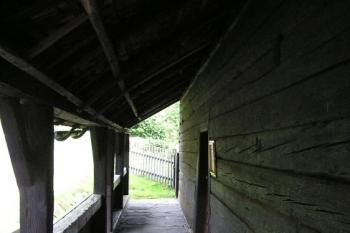 tzv. sobota - podstřešená  předíň po obvodu kostela ( © Jan P. Štěpánek 07/2007)