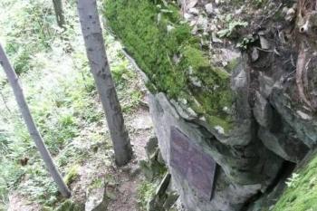 pohled z nejvyššího místa skaliska ( © Jan P. Štěpánek 09/2008)