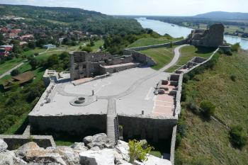 celkový pohled na dolní hrad (© David Hamza, 09/2008)